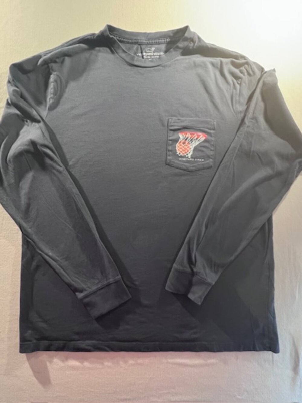 VINEYARD VINES long sleeve soft-wash cotton t-shirt unique basketball design